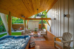 La Belle Vie lovely suite with hot tub & firepit